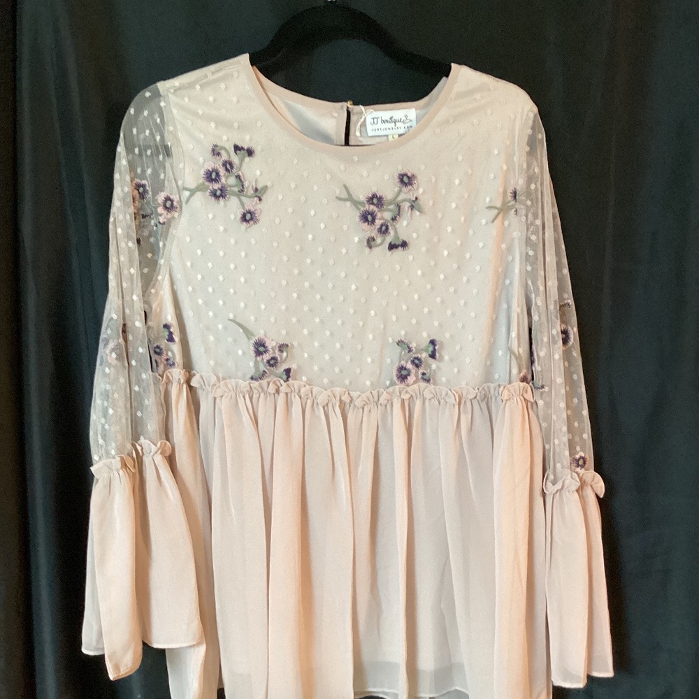 Floral blouse.